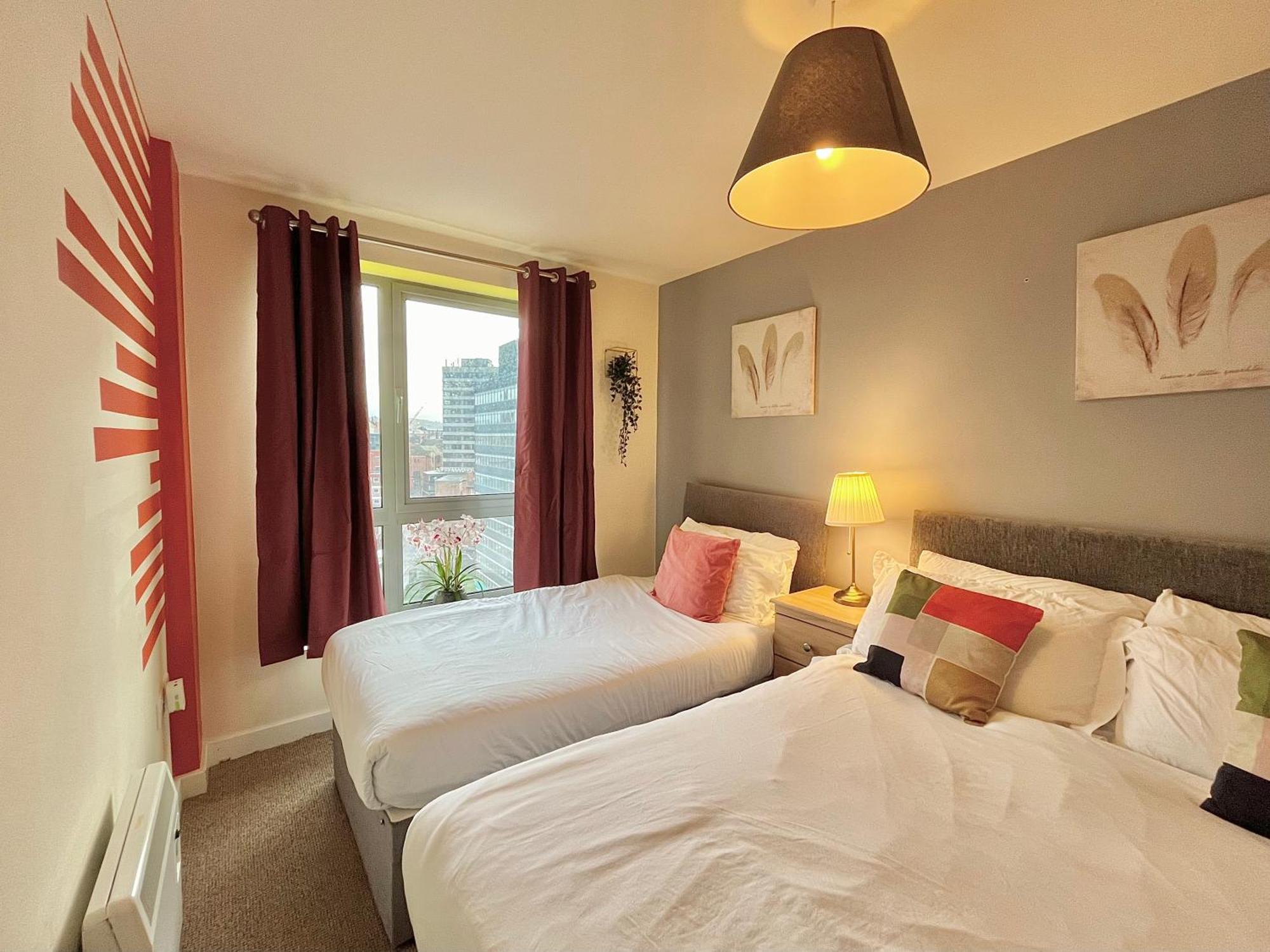 Skyview Apartment By Noknokstay - City Centre With Parking - Group, Family, Business Шефилд Екстериор снимка