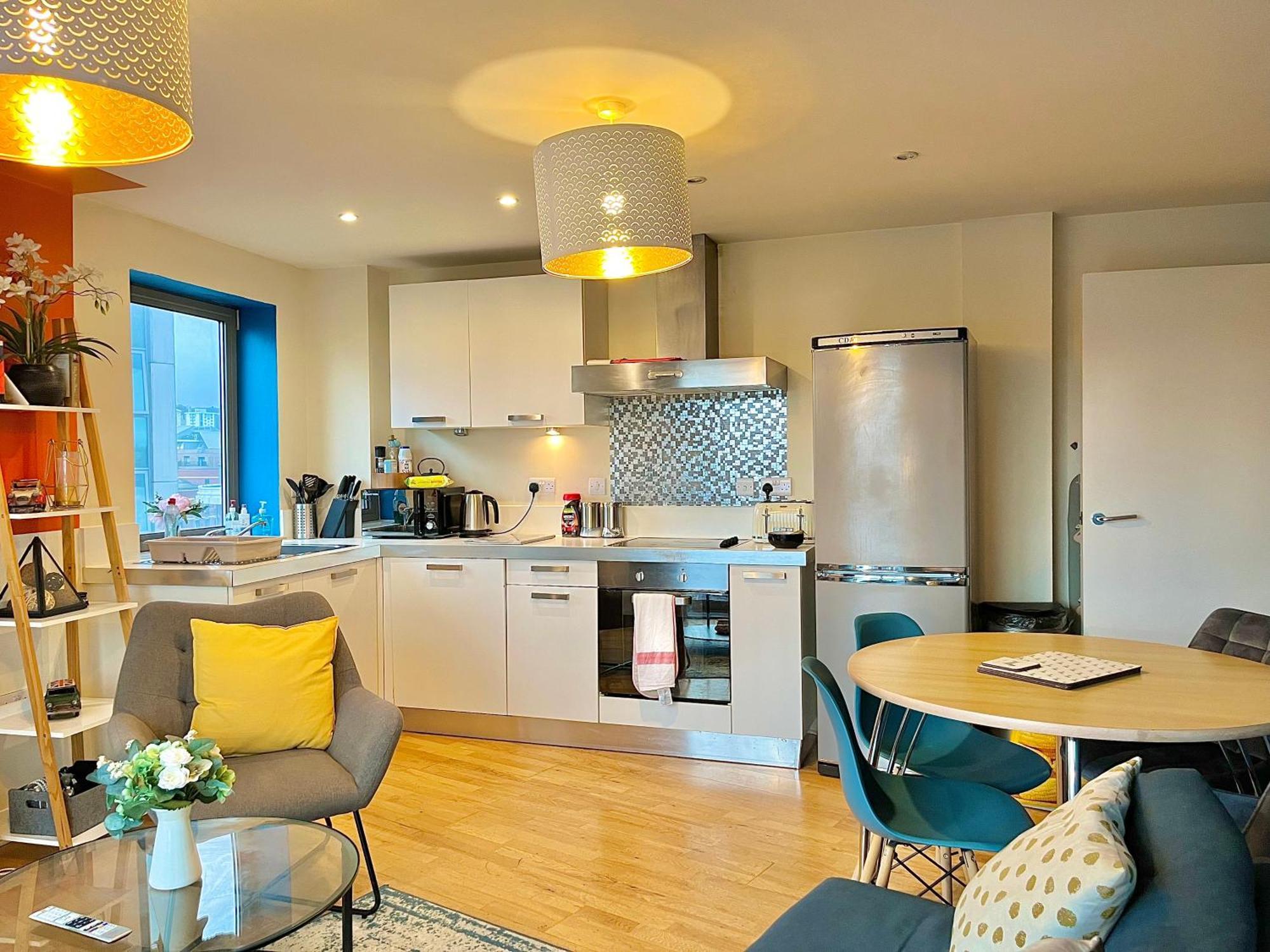 Skyview Apartment By Noknokstay - City Centre With Parking - Group, Family, Business Шефилд Екстериор снимка