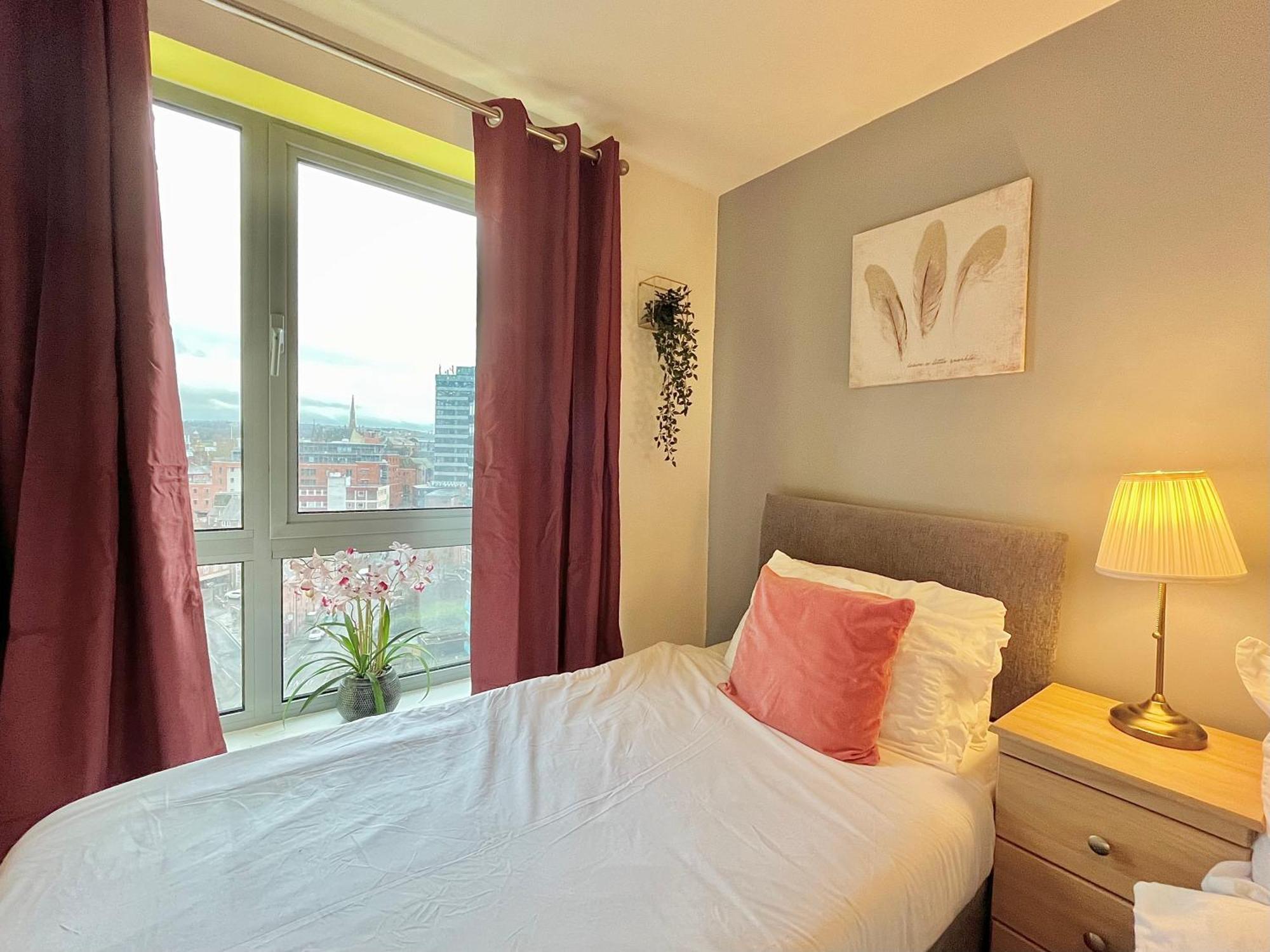 Skyview Apartment By Noknokstay - City Centre With Parking - Group, Family, Business Шефилд Екстериор снимка