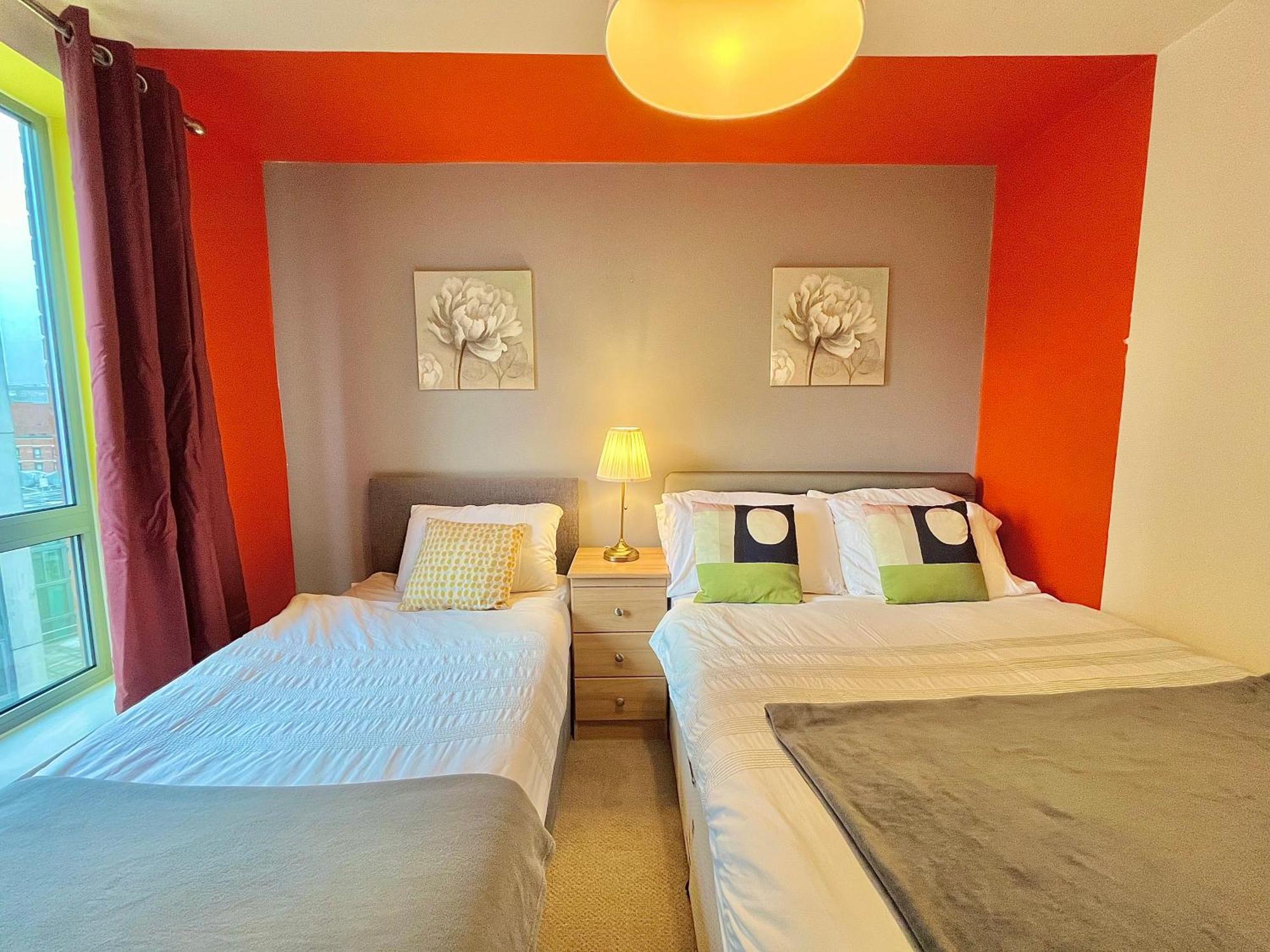 Skyview Apartment By Noknokstay - City Centre With Parking - Group, Family, Business Шефилд Екстериор снимка