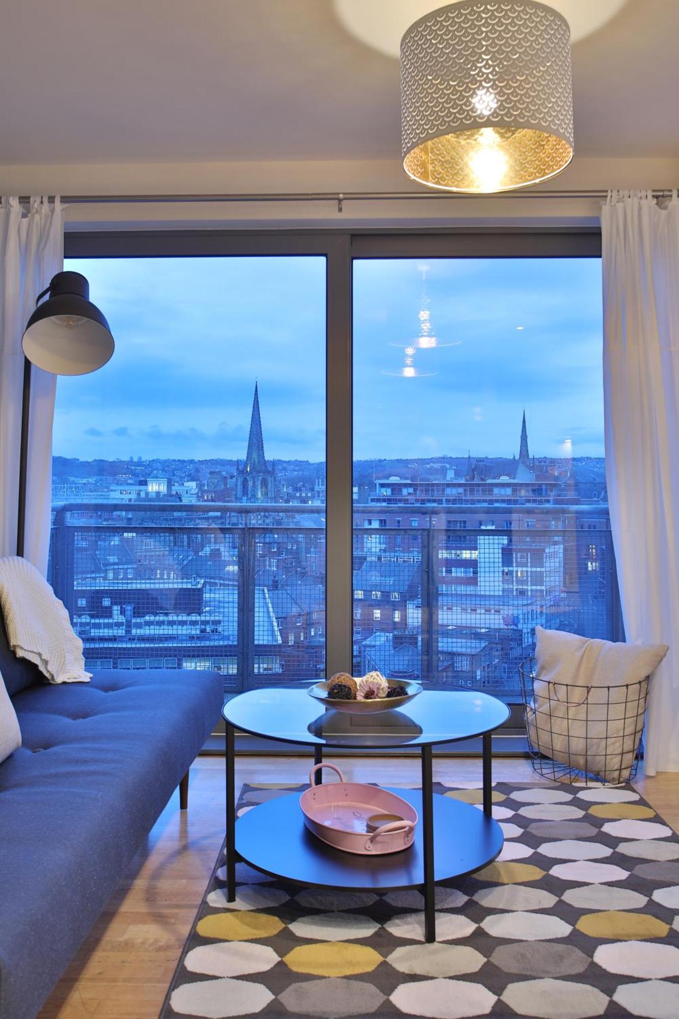 Skyview Apartment By Noknokstay - City Centre With Parking - Group, Family, Business Шефилд Екстериор снимка