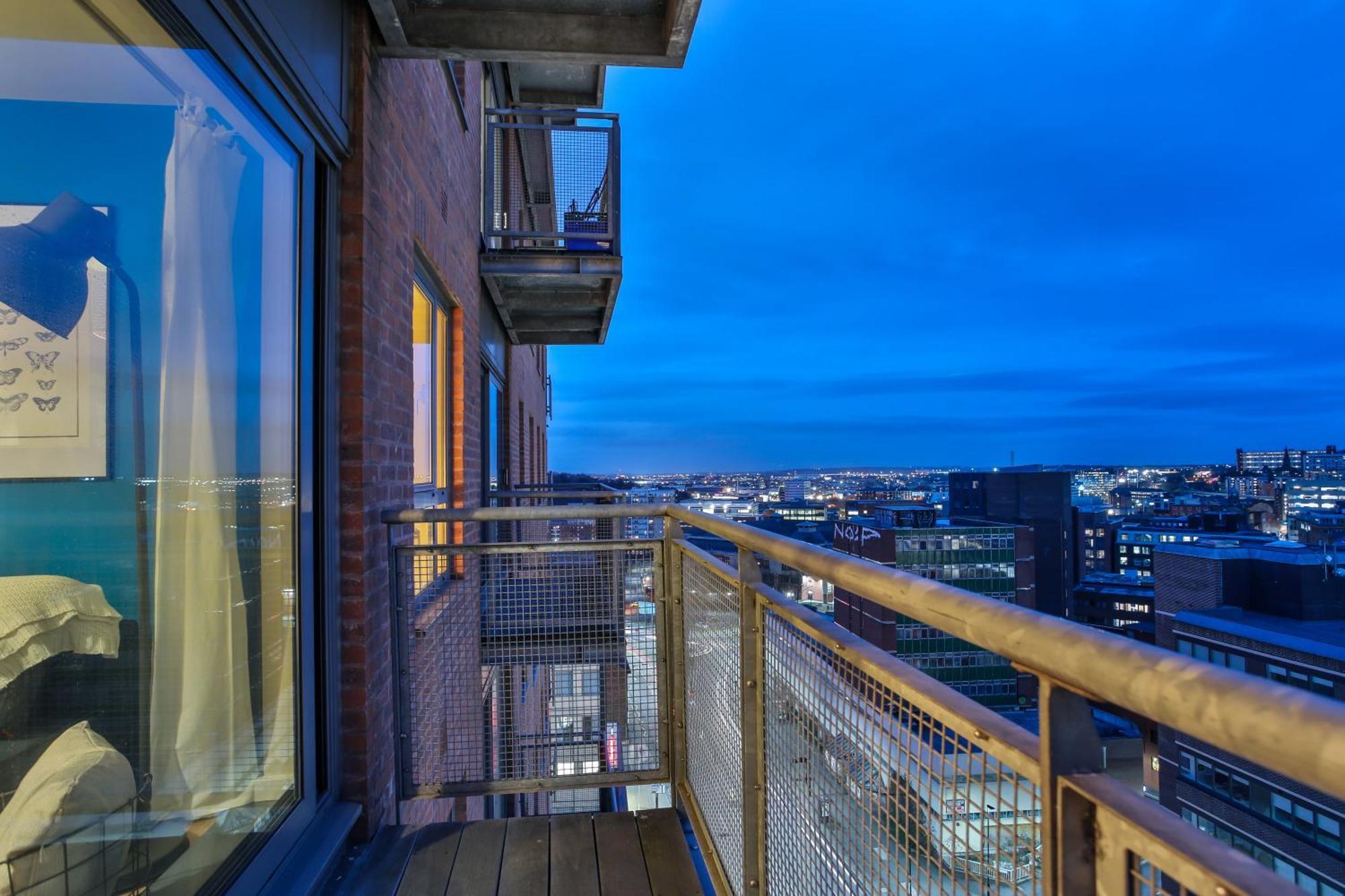 Skyview Apartment By Noknokstay - City Centre With Parking - Group, Family, Business Шефилд Екстериор снимка