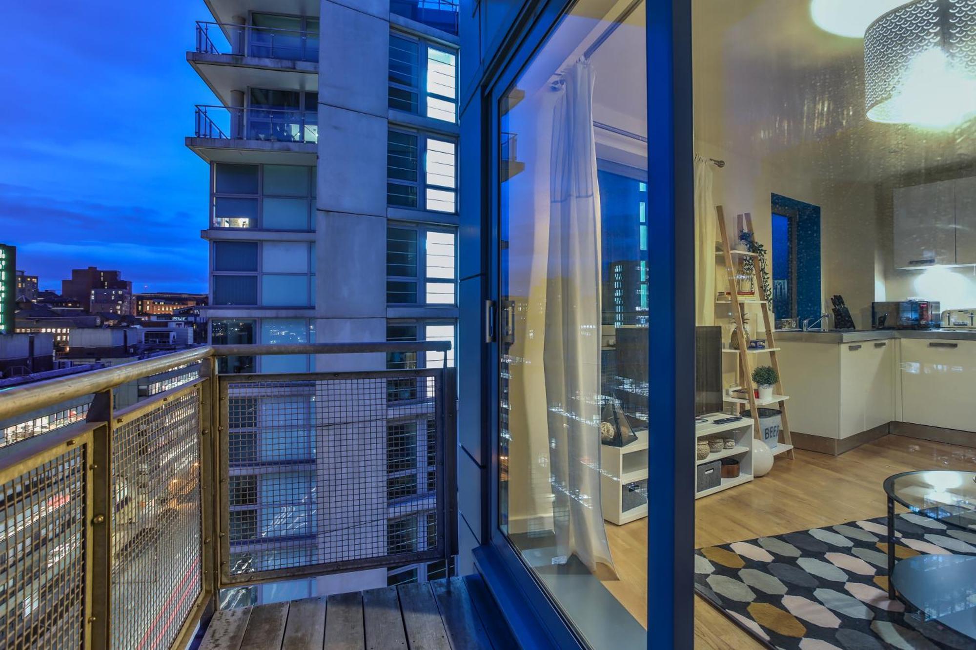 Skyview Apartment By Noknokstay - City Centre With Parking - Group, Family, Business Шефилд Екстериор снимка